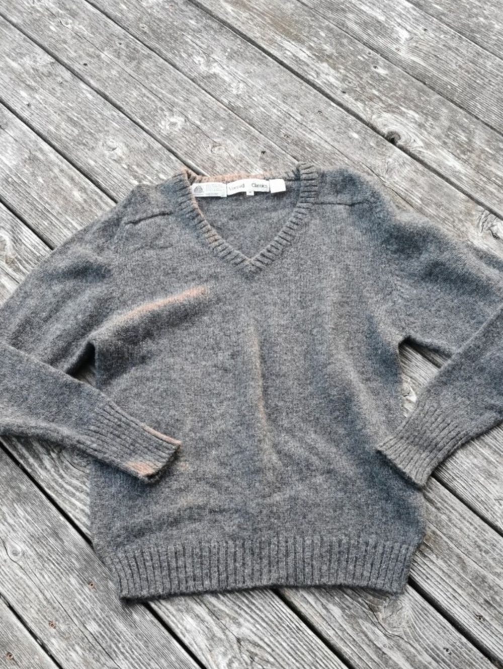 Mens Vineyard Classics Vintage 100% Wool Grampacore V-Neck Gray Sweater. M